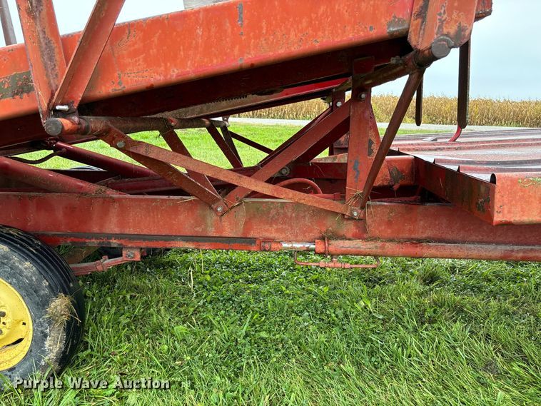 image for item EN7025 New Holland 1030 bale wagon