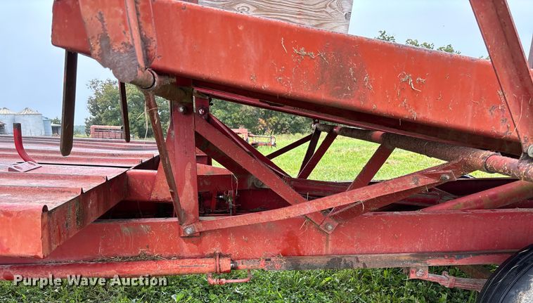 image for item EN7025 New Holland 1030 bale wagon