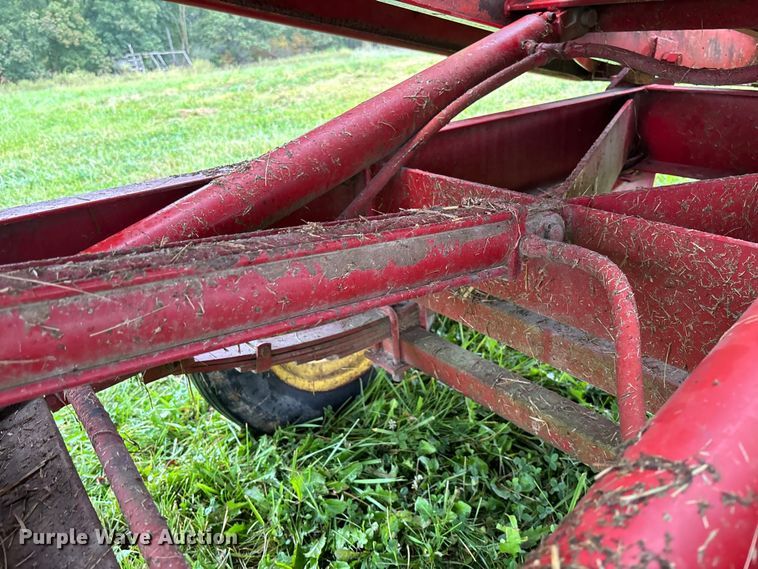 image for item EN7025 New Holland 1030 bale wagon