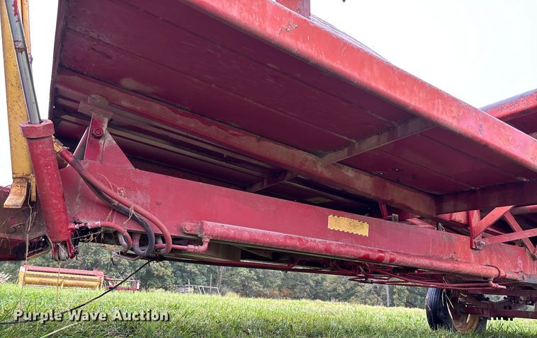 image for item EN7025 New Holland 1030 bale wagon