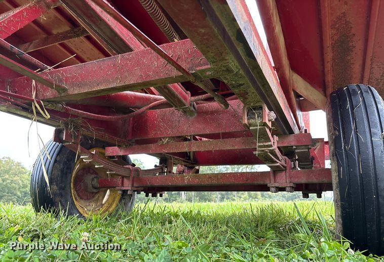 image for item EN7025 New Holland 1030 bale wagon