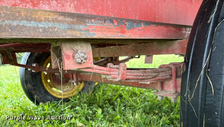 image for item EN7025 New Holland 1030 bale wagon