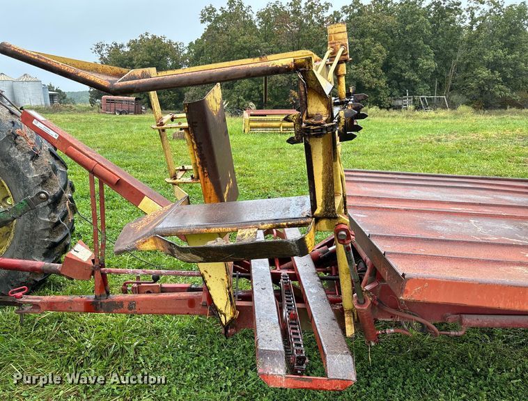 image for item EN7025 New Holland 1030 bale wagon