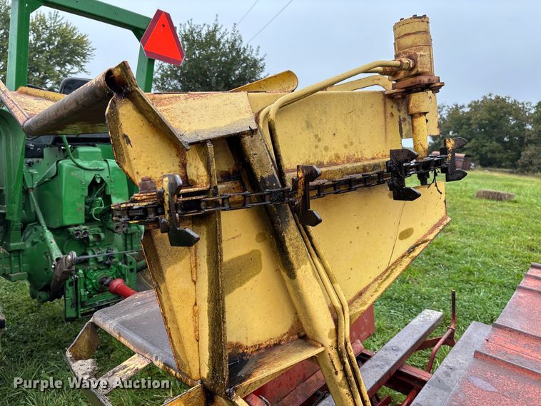 image for item EN7025 New Holland 1030 bale wagon