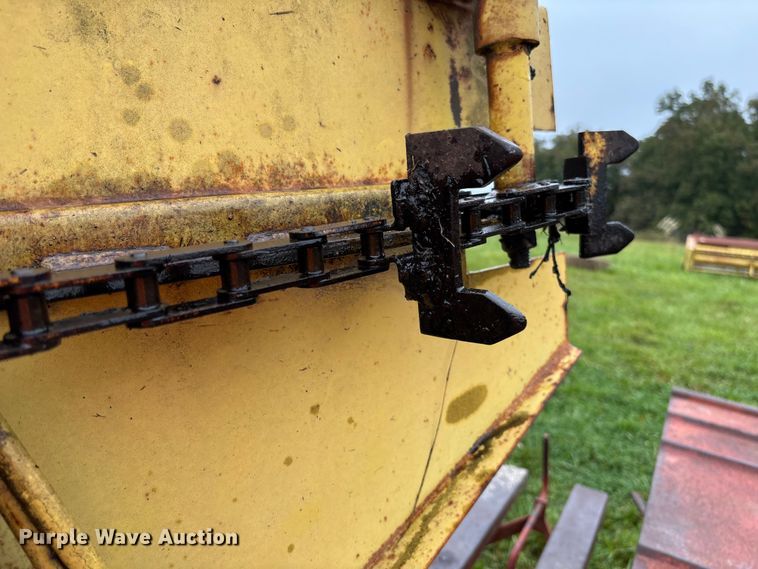 image for item EN7025 New Holland 1030 bale wagon