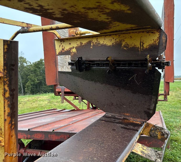 image for item EN7025 New Holland 1030 bale wagon