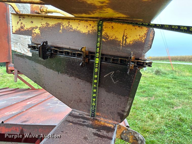 image for item EN7025 New Holland 1030 bale wagon