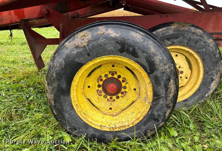 image for item EN7025 New Holland 1030 bale wagon