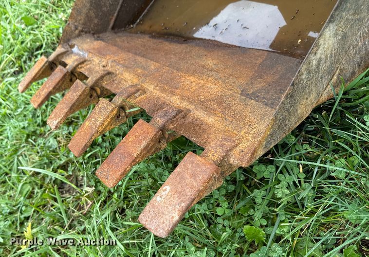 image for item EN7028 Dual BH106 backhoe attachment