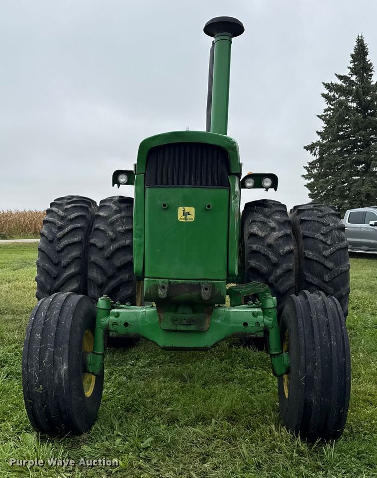 image for item EN7029 1969 John Deere 4520 tractor
