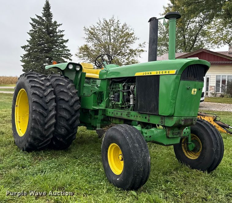 image for item EN7029 1969 John Deere 4520 tractor
