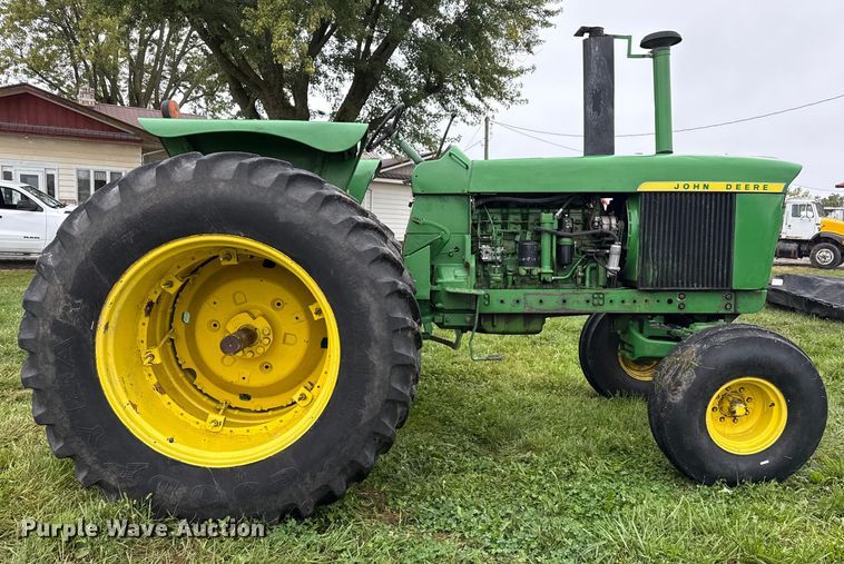 image for item EN7029 1969 John Deere 4520 tractor