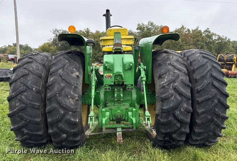 image for item EN7029 1969 John Deere 4520 tractor