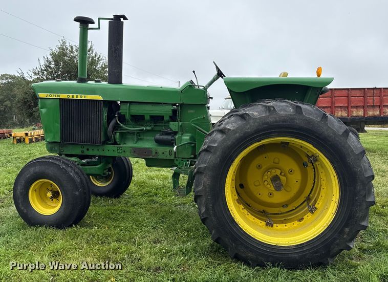 image for item EN7029 1969 John Deere 4520 tractor