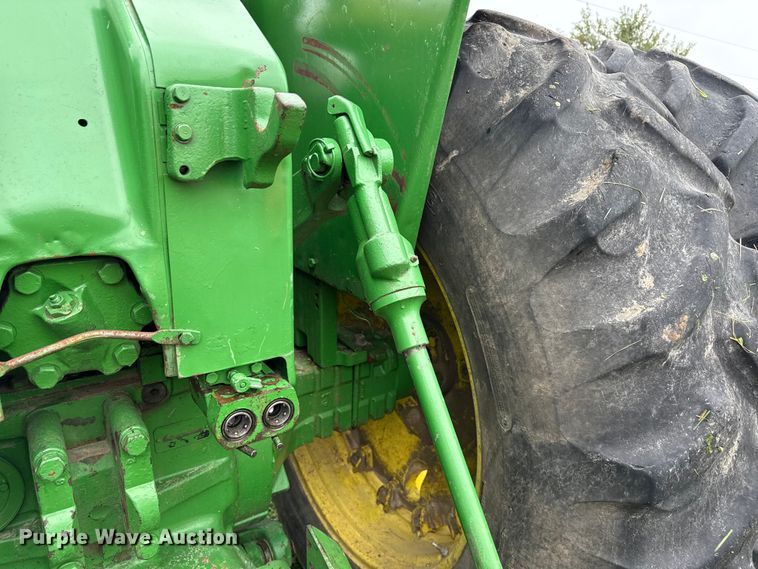 image for item EN7029 1969 John Deere 4520 tractor