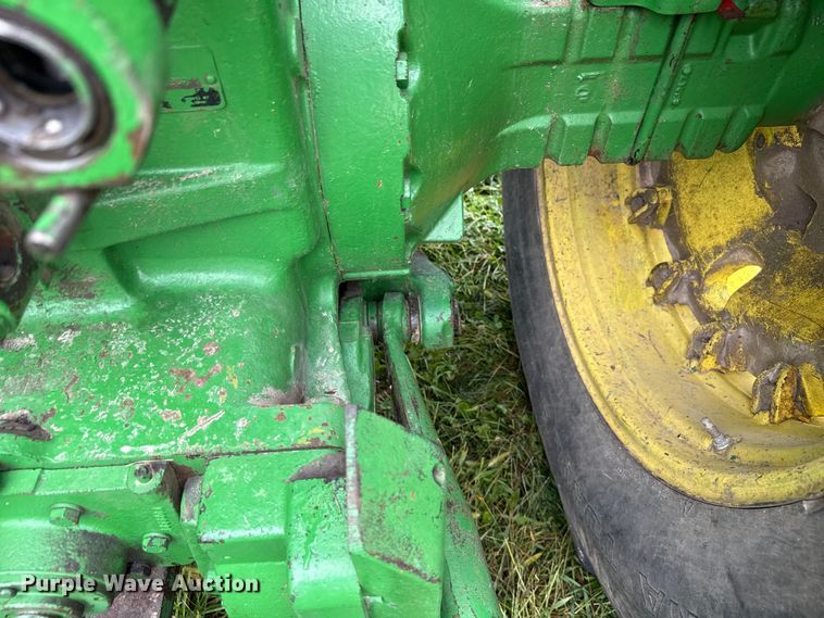 image for item EN7029 1969 John Deere 4520 tractor