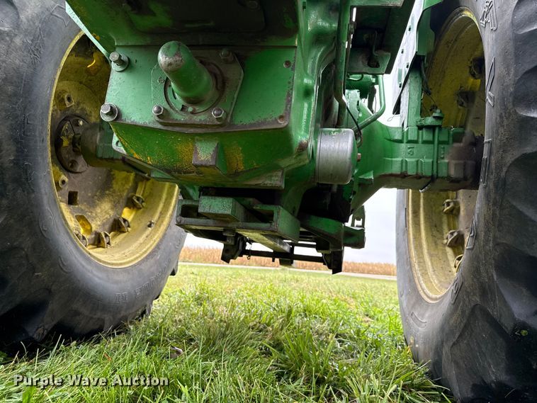 image for item EN7029 1969 John Deere 4520 tractor