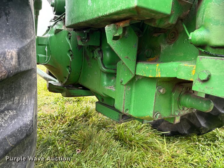 image for item EN7029 1969 John Deere 4520 tractor