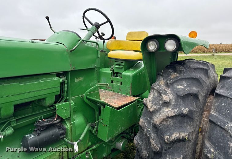image for item EN7029 1969 John Deere 4520 tractor