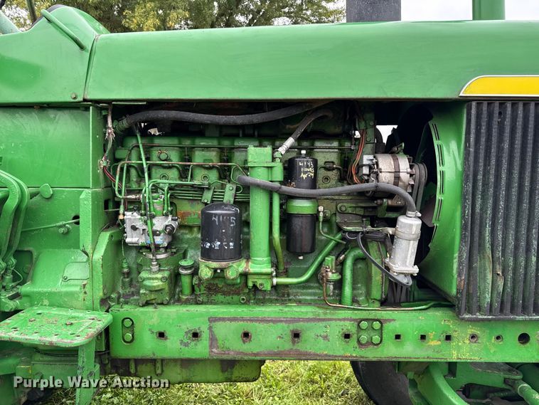 image for item EN7029 1969 John Deere 4520 tractor