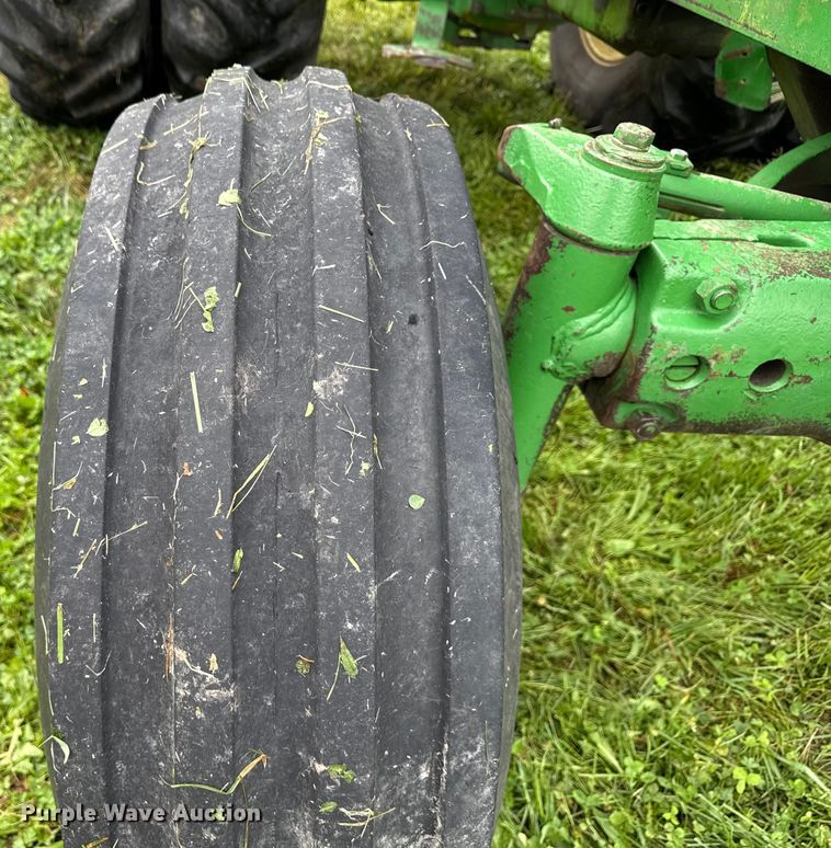 image for item EN7029 1969 John Deere 4520 tractor