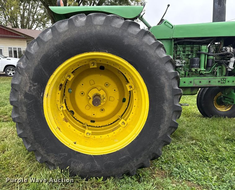 image for item EN7029 1969 John Deere 4520 tractor