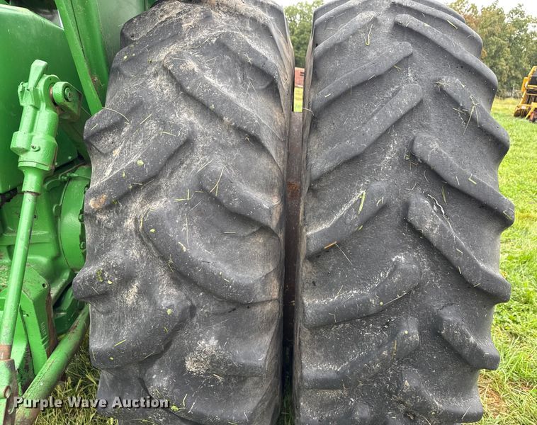 image for item EN7029 1969 John Deere 4520 tractor