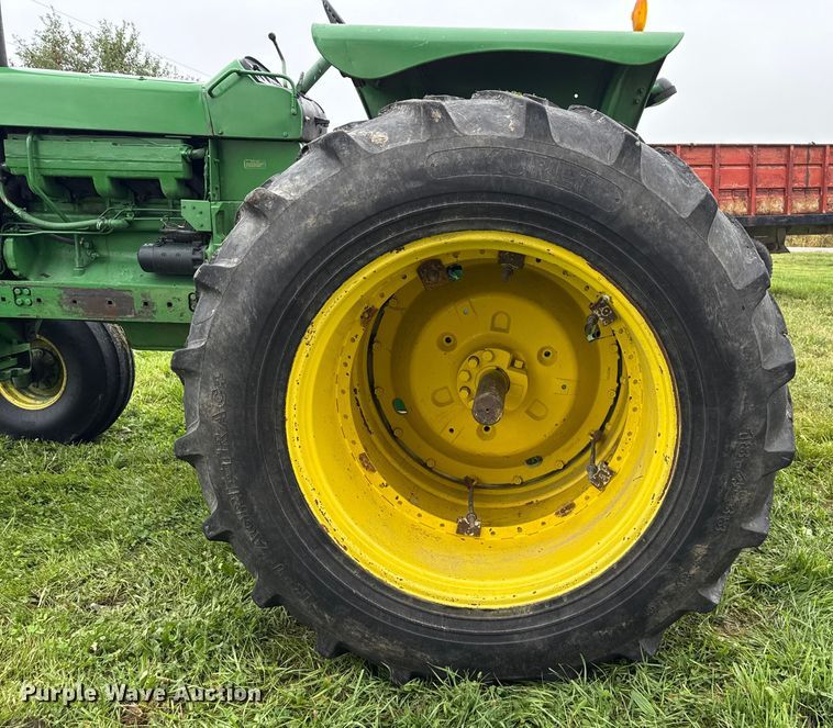 image for item EN7029 1969 John Deere 4520 tractor