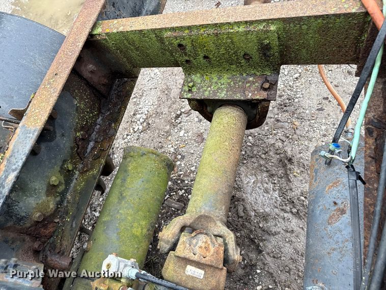 image for item EN7030 1990 International 8100 truck cab and chassis