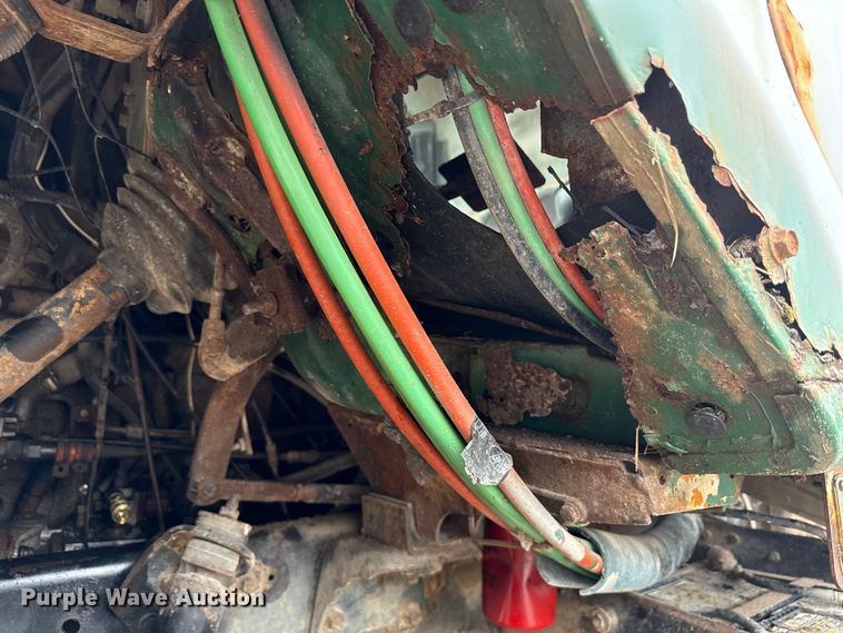 image for item EN7030 1990 International 8100 truck cab and chassis