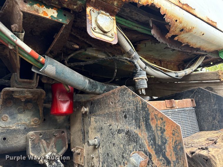 image for item EN7030 1990 International 8100 truck cab and chassis