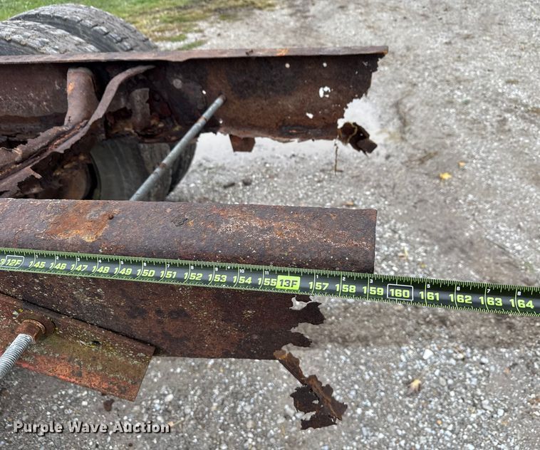 image for item EN7030 1990 International 8100 truck cab and chassis