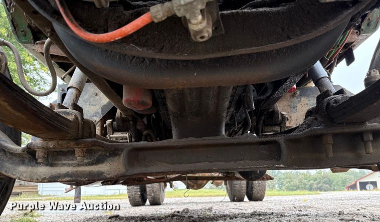 image for item EN7030 1990 International 8100 truck cab and chassis