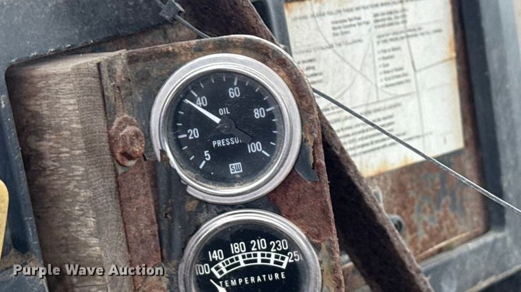 image for item EN7030 1990 International 8100 truck cab and chassis