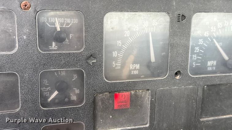 image for item EN7030 1990 International 8100 truck cab and chassis