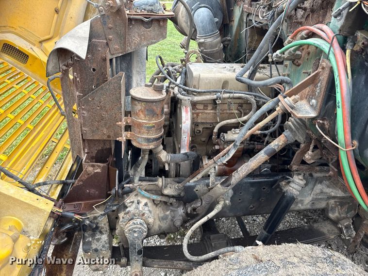 image for item EN7030 1990 International 8100 truck cab and chassis