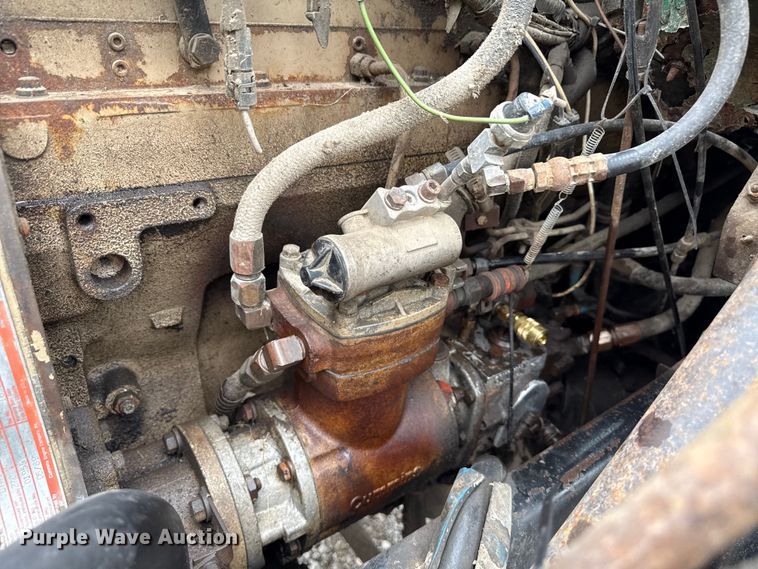 image for item EN7030 1990 International 8100 truck cab and chassis