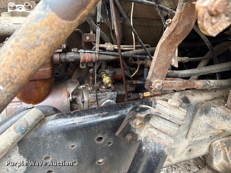 image for item EN7030 1990 International 8100 truck cab and chassis