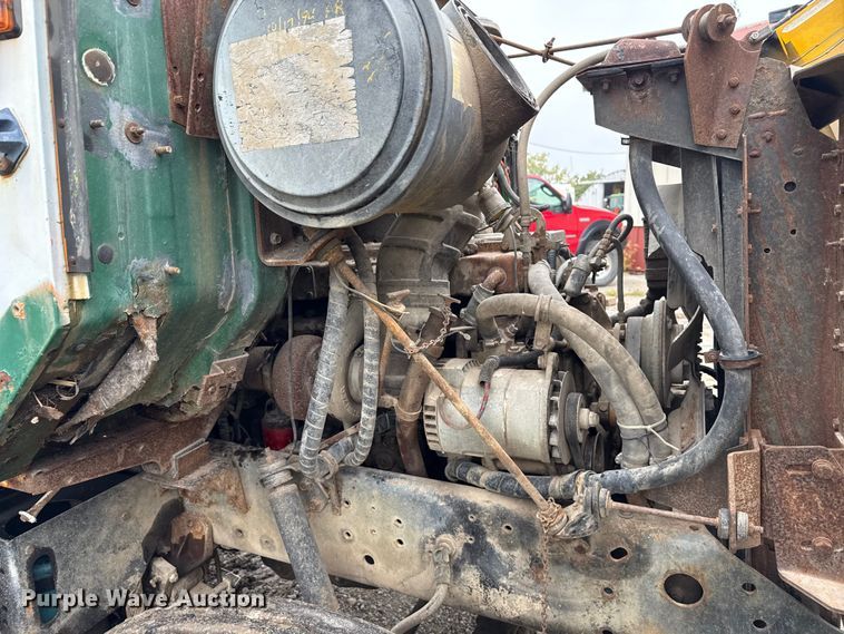 image for item EN7030 1990 International 8100 truck cab and chassis