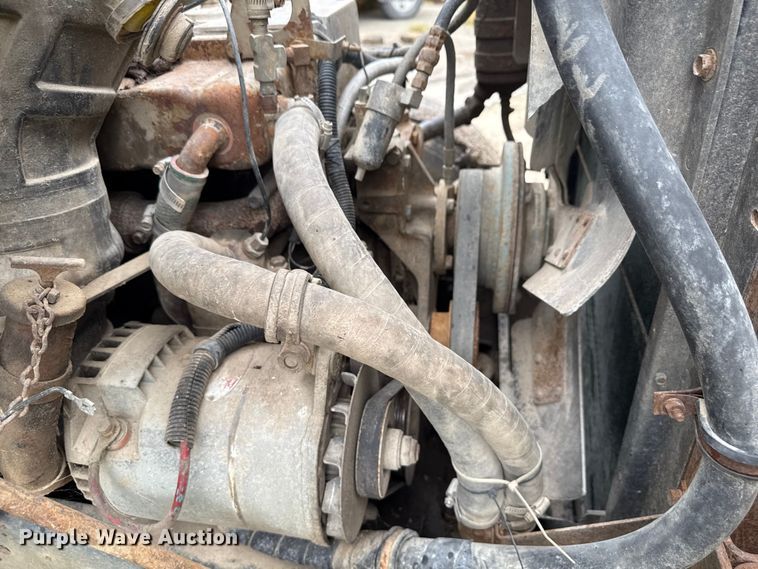 image for item EN7030 1990 International 8100 truck cab and chassis