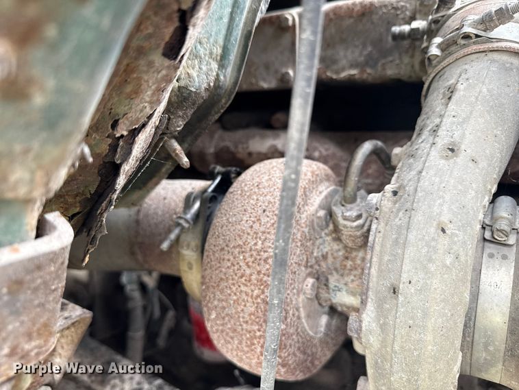 image for item EN7030 1990 International 8100 truck cab and chassis