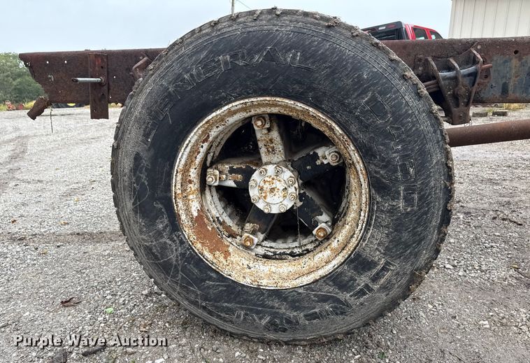 image for item EN7030 1990 International 8100 truck cab and chassis