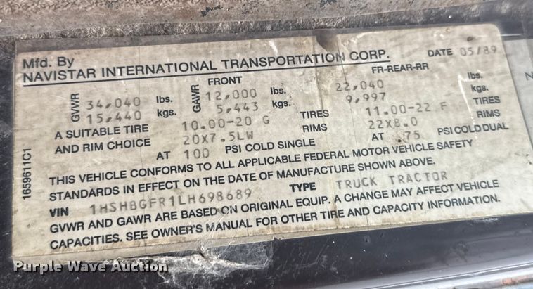 image for item EN7030 1990 International 8100 truck cab and chassis