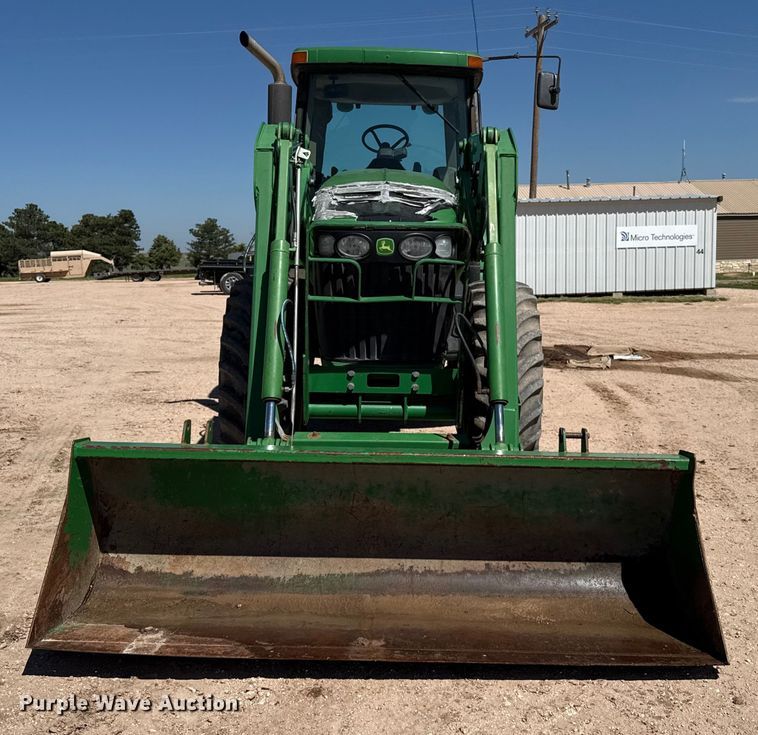image for item EP0542 2005 John Deere 7820 MFWD tractor