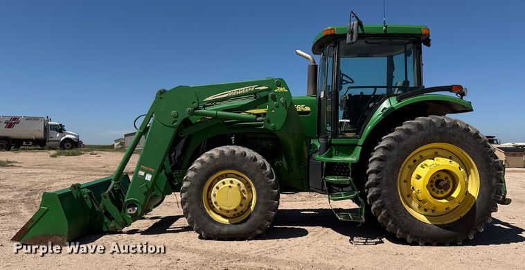 image for item EP0542 2005 John Deere 7820 MFWD tractor