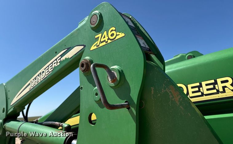 image for item EP0542 2005 John Deere 7820 MFWD tractor