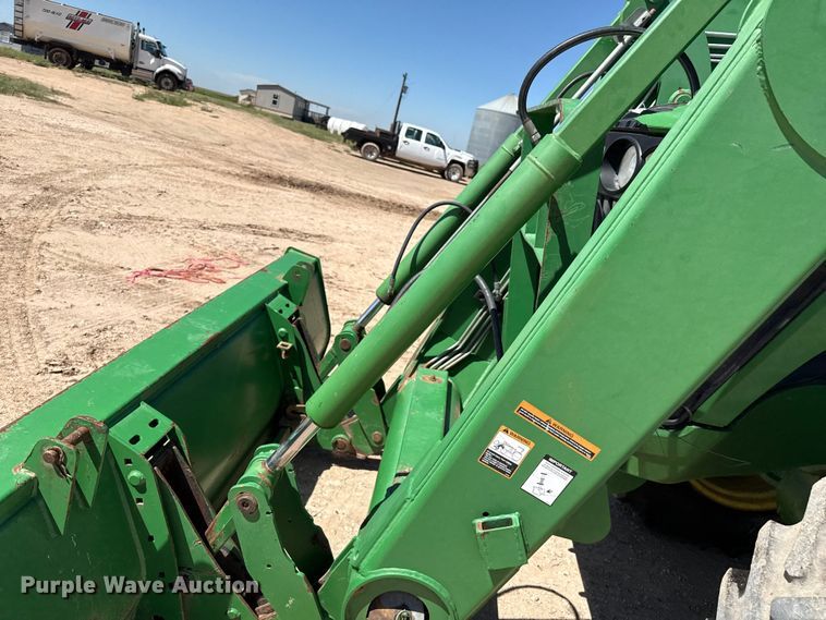 image for item EP0542 2005 John Deere 7820 MFWD tractor