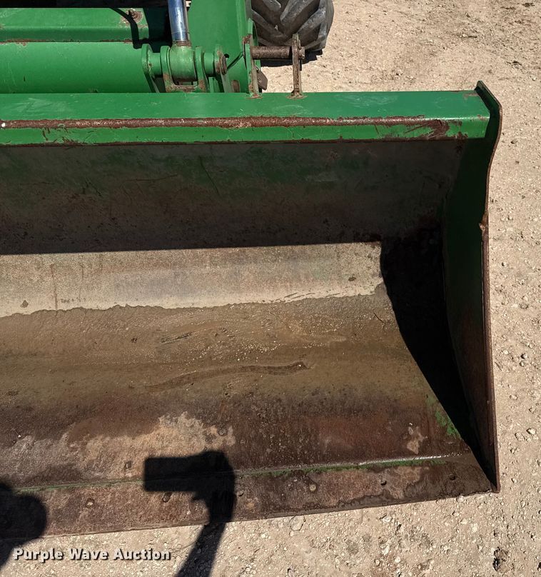 image for item EP0542 2005 John Deere 7820 MFWD tractor