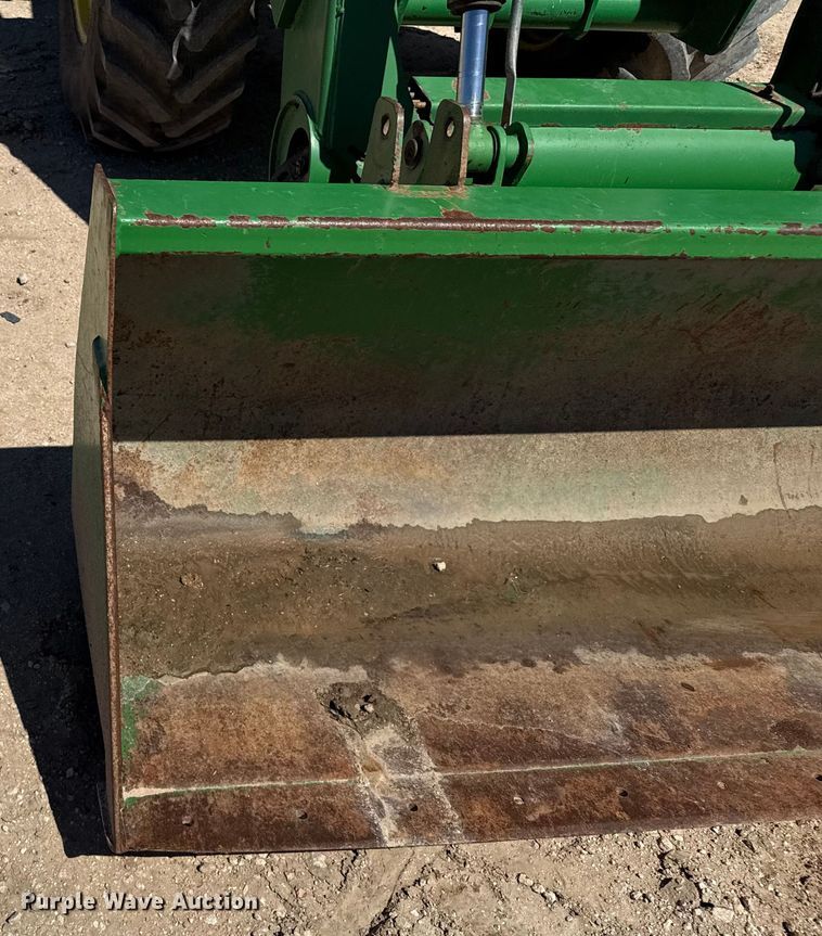 image for item EP0542 2005 John Deere 7820 MFWD tractor