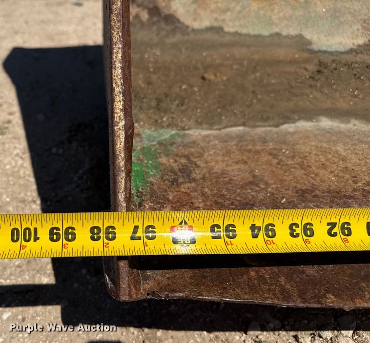 image for item EP0542 2005 John Deere 7820 MFWD tractor